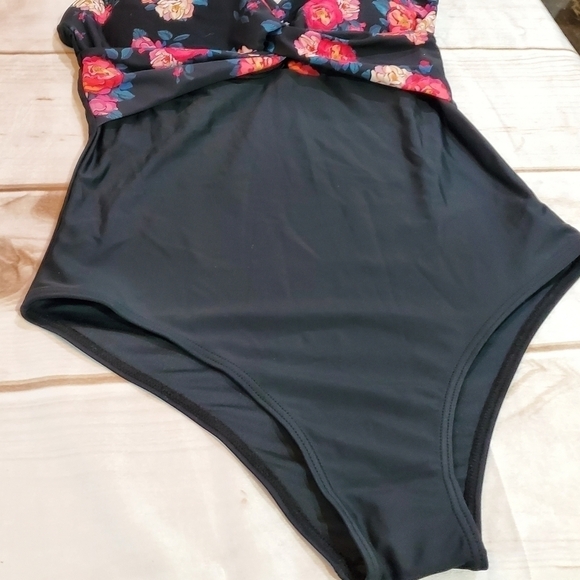 New Tournesol Black Pink Floral One Piece Crisscross Back Swimsuit Size Medium - Picture 3 of 10